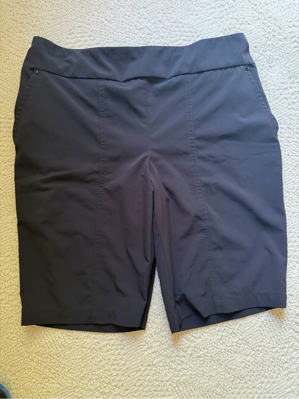 Chicos Zenergy Womens Size 0.5 Black Pull On Athletic Golf Travel Shorts Stretch